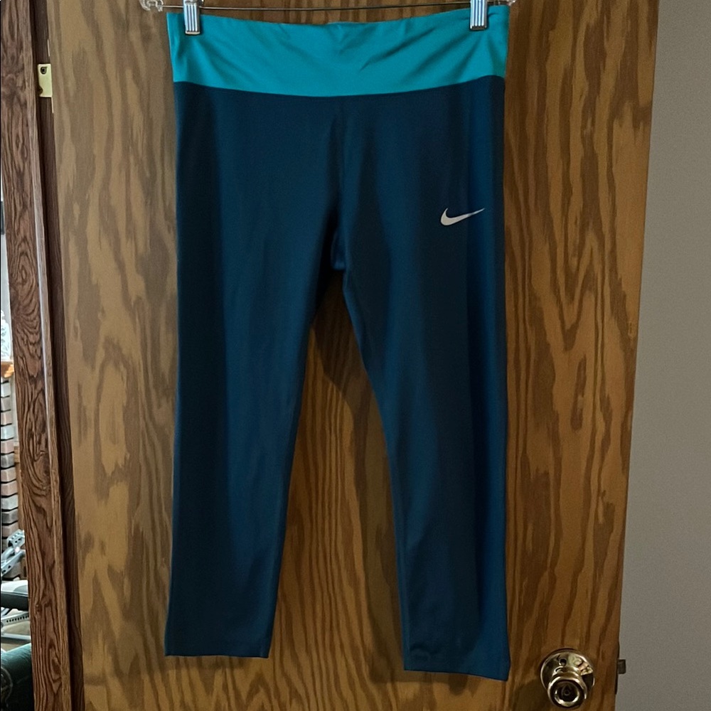 Ladies Nike capri leggings large